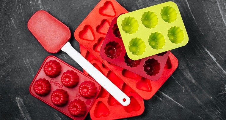 If you are a beginner and want to become a professional chocolate maker, you must first know the tools used.